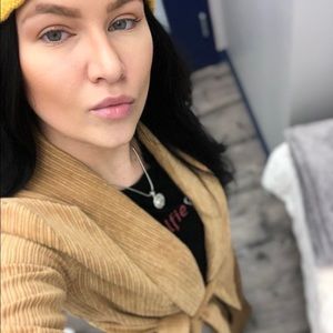 Meet your Posher, Lina